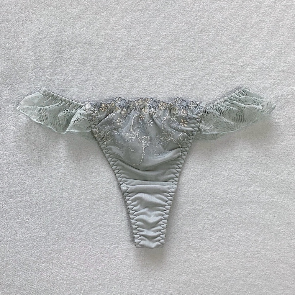 US-S/JP-L Japanese Brand Floral Embroidered Lace Ruffle Nylon Thong Panty